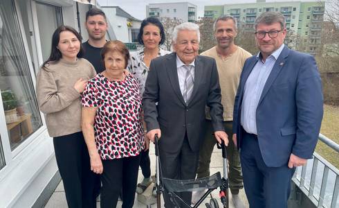 Arnold Krüger mit Oberbürgermeister Bert Knoblauch und Familienmitgliedern.