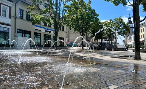 Wasserspiele auf dem Marktplatz in der Stadt Schönebeck (Elbe)