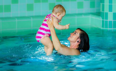Babyschwimmen im SOLEPARK © SOLEPARK Babyschwimmen im SOLEPARK