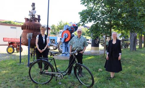 Foto: Anita Balk, Dr. Georg Plenikowski und Angie Fritzsche danken unter anderen den Sponsoren, Vereinsmitgliedern und Helfern