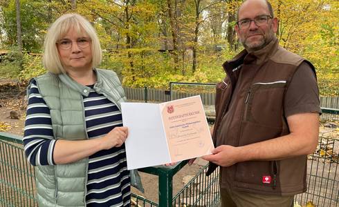 Leiterin des Mieterservice Odette Schnabel und Tierparkleiter Matthias Willberg