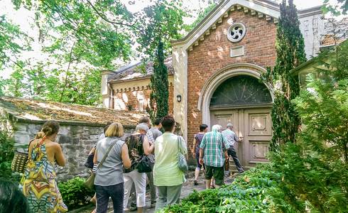 Kunsthof Gertraudenfriedhofführung