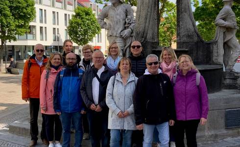 Die Delegation aus Oschersleben schaute sich den Marktplatz in Schönebeck an.