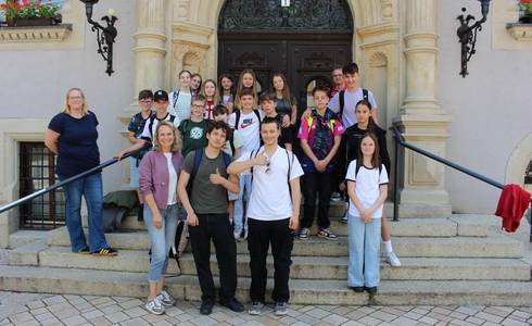 Garbsener Schülerinnen und Schüler im Rathaus empfangen © Stadt Schönebeck (Elbe) Zu Gast in Schönebeck