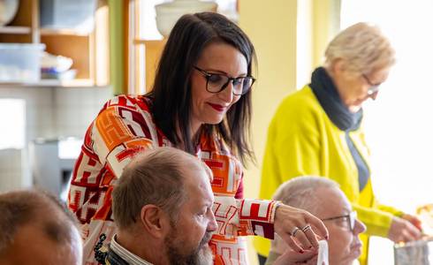 Aktion: Wunschbaum bringt Freude © Stadtwerke Schönebeck GmbH Stadtwerke erfüllen 131 Wünsche im Burghof