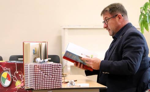 Oberbürgermeister Bert Knoblauch las unter anderem in der Grundschule "Käthe Kollwitz".