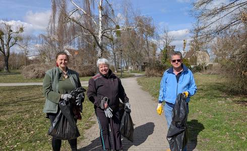 Mitarbeiterinnen und Mitarbeiter im Stadtgebiet aktiv © Stadt Schönebeck (Elbe) Frühjahrsputz 2026