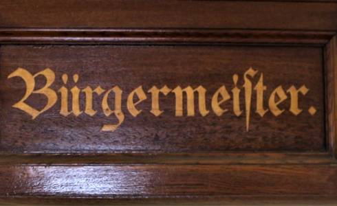 Schriftzug Bürgermeister Büro alt